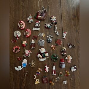 Vintage Christmas Lapel Pins Lot
Huge Assortment 
Some Homemade 
Beautiful